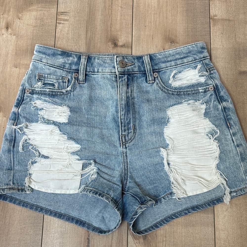 4/$25 American Eagle Outfitters Light Blue Distressed Mom Jean Shorts